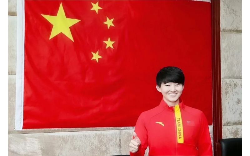 來了，世界冠軍宮乃瑩！